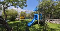 colinda con parque
